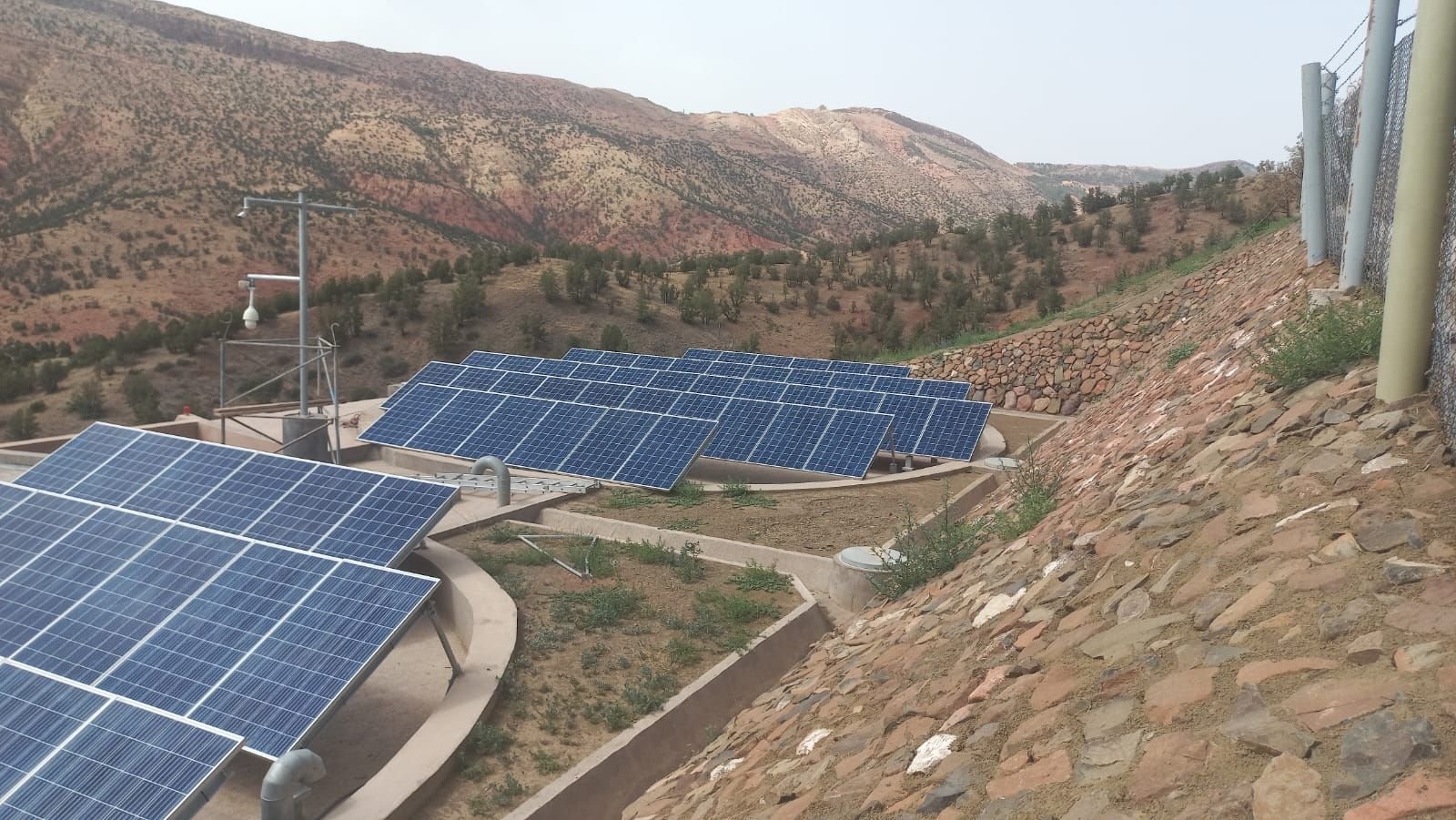 Pompage solaire et bassin